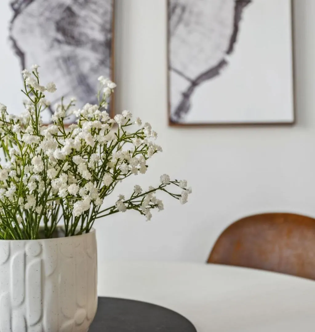 Stunning 2Br Toronto Retreat, Patio & Parking 0*,  Canada